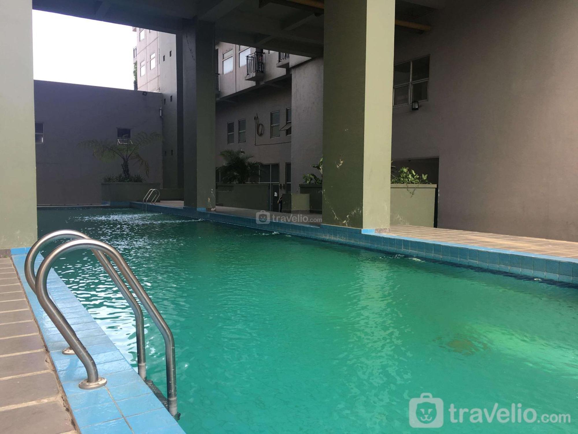Comfortable 2br At Grand Afrika Near Alun Alun By Travelio Apartemen *